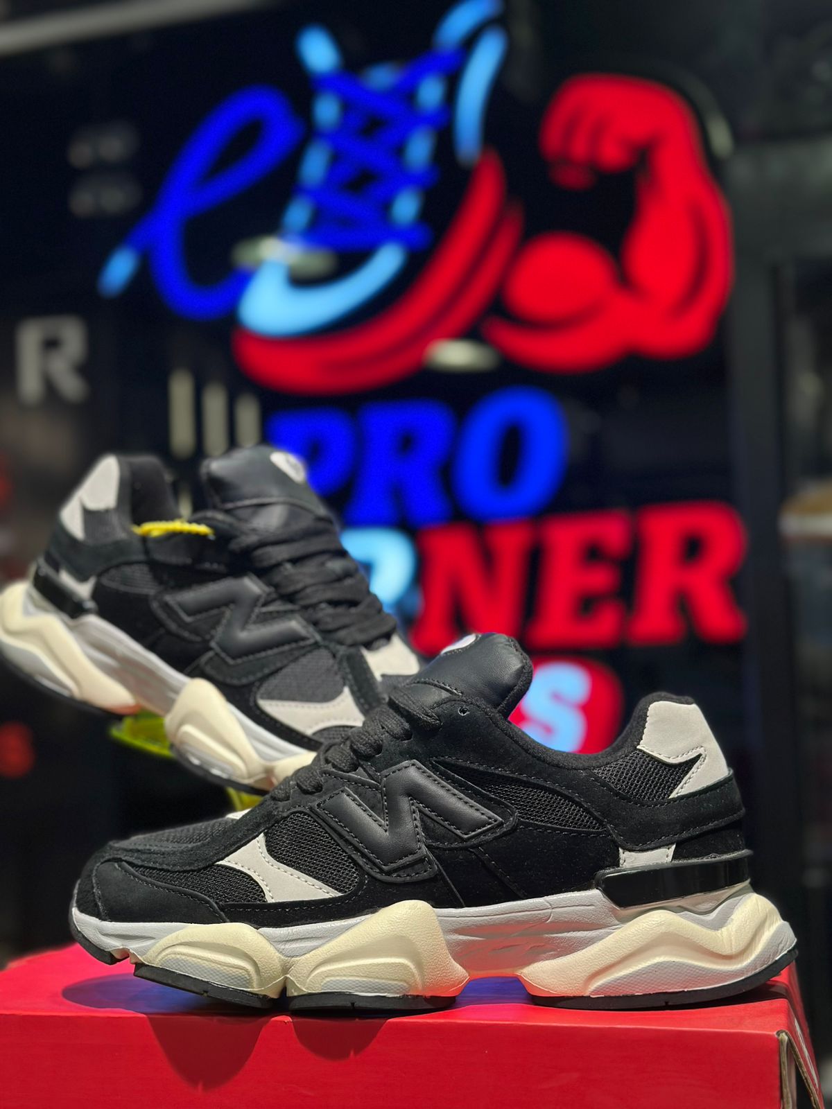 9060 Black 2